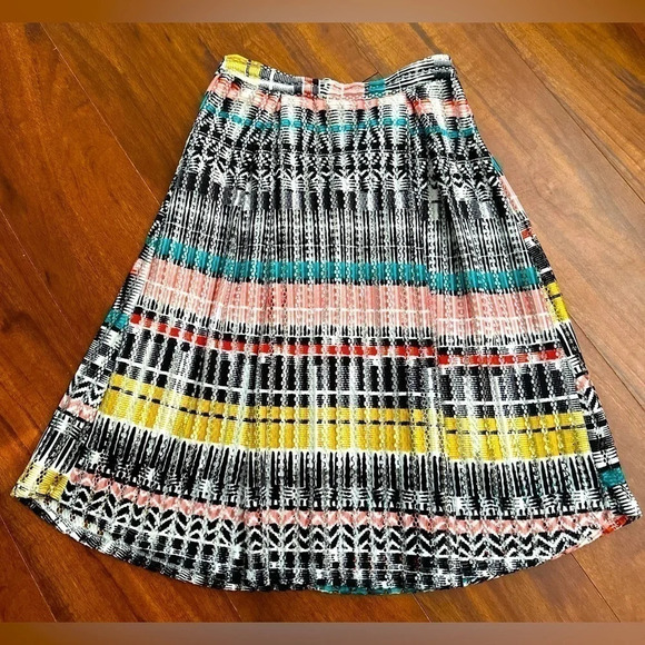 Romeo & Juliet Couture Lace Pleat Skirt , Size Small - Picture 3 of 11